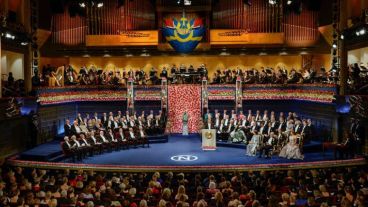 Foto de los ganadores del Nobel 2016 durante la ceremonia de entrega.