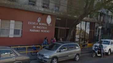 El colegio está ubicado en Entre Ríos entre La Paz y Viamonte.