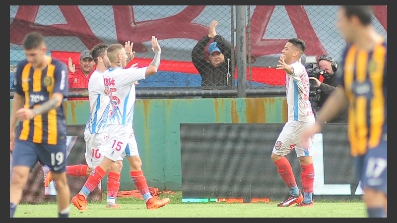 Arsenal, pura fiesta. Central, fuera de foco.