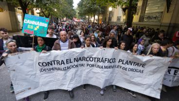 La marcha por las calles rosarinas a favor de la despenalización de la marihuana.