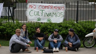 En plaza San Martín se realizó la convocatoria este sábado por la tarde.