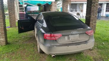 El Audi A5 negro habría sido usado para balear la casa de González.
