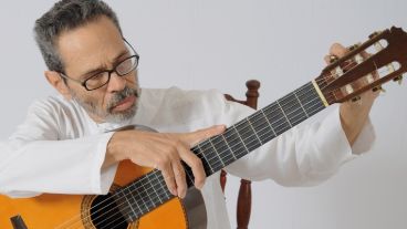 El reconocido guitarrista cubano.