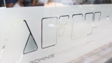 El empleado debe informar las deducciones y la renta percibida de otros empleos hasta el 31 de marzo de cada año.