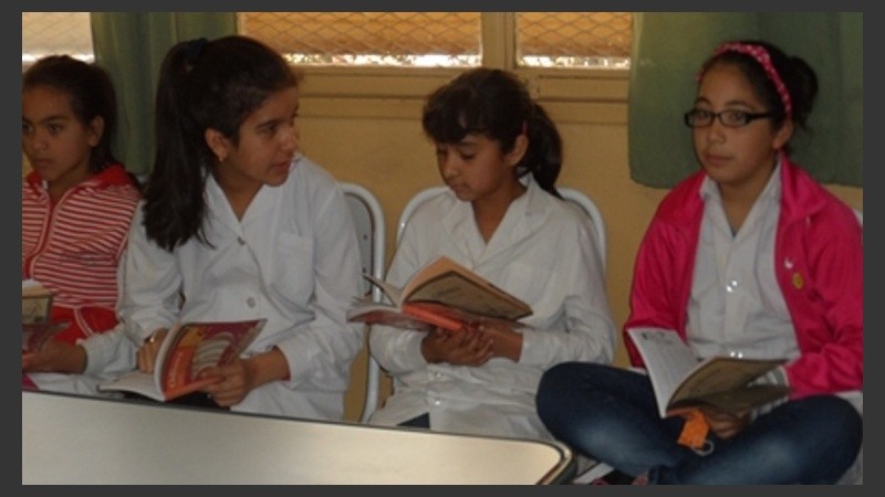 La Escuela Primaria Tomás Espora aplica la tertulia de lectura como espacio de aprendizaje.
