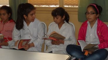 La Escuela Primaria Tomás Espora aplica la tertulia de lectura como espacio de aprendizaje.