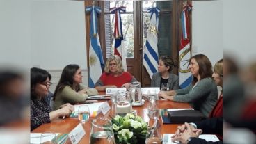 La ministra de Educación Claudia Balagué se reunió con referentes de la OEA.
