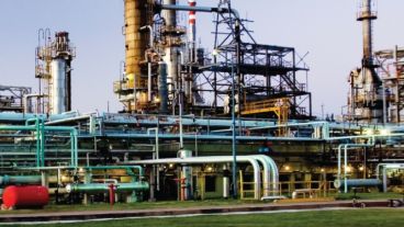 Habría tres firmas interesadas en hacerse cargo de la refinería.