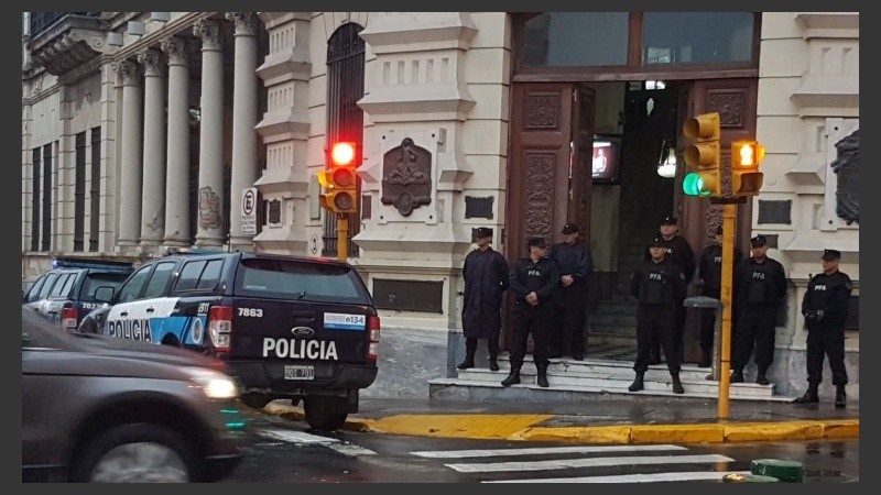 El edificio municipal de Paraná fue allanado por la Policía Federal.