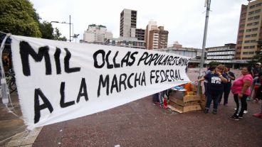 Una de las ollas se instaló este martes en la Plaza Montenegro.