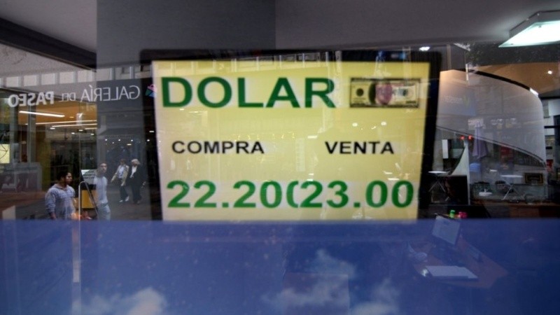 Reflejos. El dólar, a las 11.15 de este martes, en Rosario.