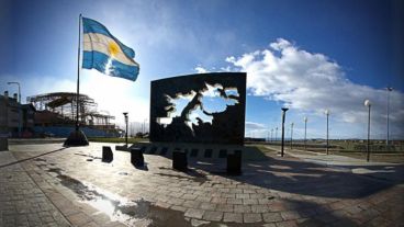 El primer feriado es por el recuerdo de los caídos en Malvinas.