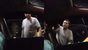 El momento de la agresión al conductor del taxi.