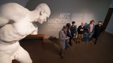 Autoridades y artistas se preparan para la apertura este viernes.