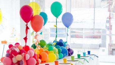 Tenés alternativas llenas de purpurina y papel picado, ideas para hacer centros de mesa, para celebrar cumpleaños y crear una colorida guirnalda.