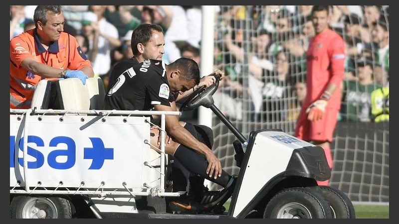El ex River dejó la cancha en el primer tiempo.