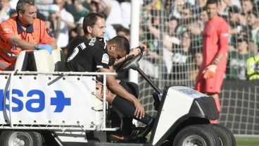 El ex River dejó la cancha en el primer tiempo.