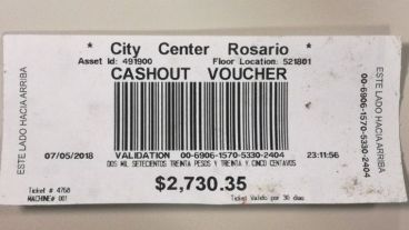 Los tickets esparcidos en Avenida Perón al 8.000.