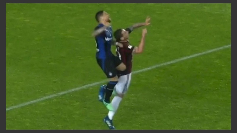 La fuerte entrada de Gómez desde atrás podría dejar a Lucas sin Mundial.