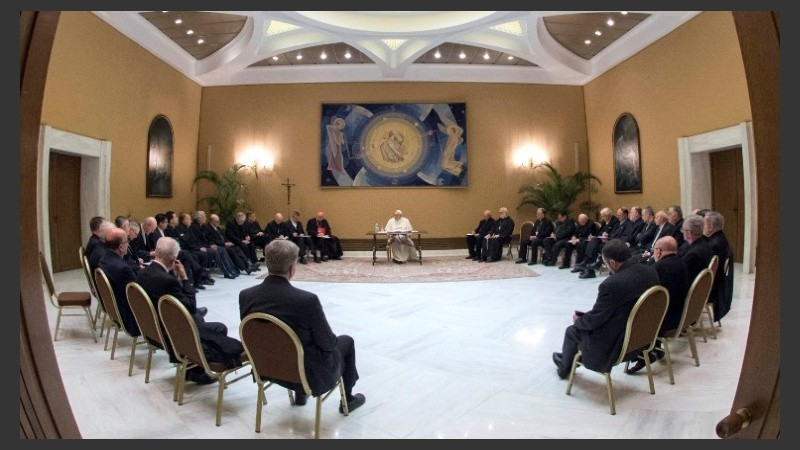 Reunión del papa Francisco con 34 obispos chilenos para abordar los casos de abusos a menores en ese país.
