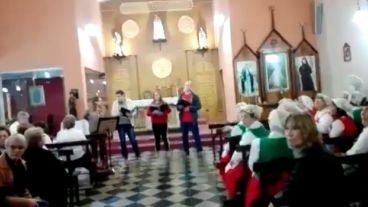 “¡Perdón! ¡Perdón!", gritó la mujer y todos giraron para ver qué pasaba.