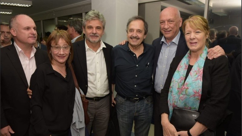 El socialismo reunió al arco opositor en el Cemupro de Buenos Aires.