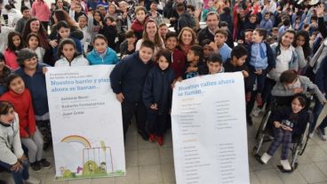 En las votaciones participaron unos mil niños y niñas con sus familiares.
