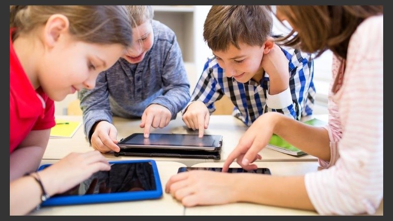 Cualquier respuesta a cualquier pregunta se puede encontrar con unos pocos clics de las teclas en una computadora o móvil inteligente.