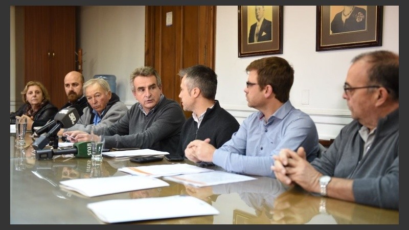 El diputado Agustín Rossi pasó por Santa Fe. 