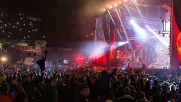 La Renga en el estadio de Newell´s este sábado ante una multitud.