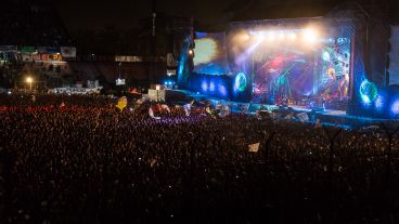 La Renga en el estadio de Newell's este sábado ante una multitud.