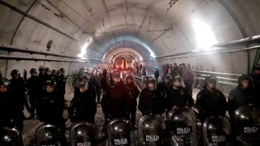 Los metrodelegados denunciaron que el operativo policial se cumplió “sin una orden judicial”.