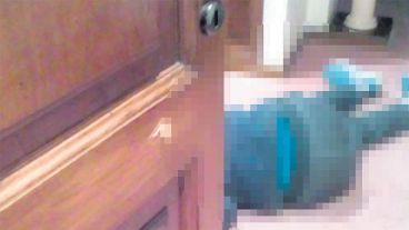 Secuestraron una pistola que llevaba el ladrón fallecido en una de sus manos.