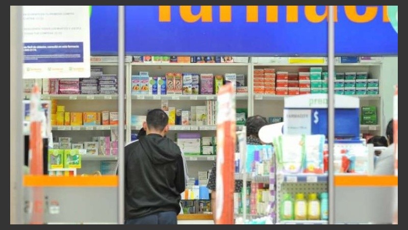 Cappiello dijo defender a las farmacias como un servicio público con profesionales.
