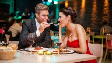 Una cita que parece perfecta, hasta que el hombre desaparece sin pagar.