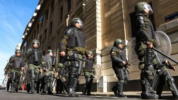 Los nuevos efectivos realizarán tareas en los barrios más violentos.