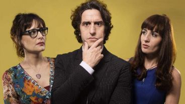 "Por H o por B", la comedia protagonizada por Diego Peretti, Agustina Cerviño y Paula Staffolani.