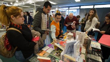 Postales del primer día de la Feria Internacional del Libro en el Roberto Fontanarrosa.