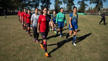 Las jugadoras ingresaron juntas a la cancha.