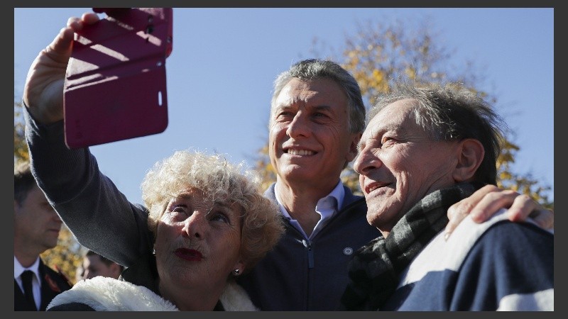 Macri compartió un locro con su gabinete y jubilados.