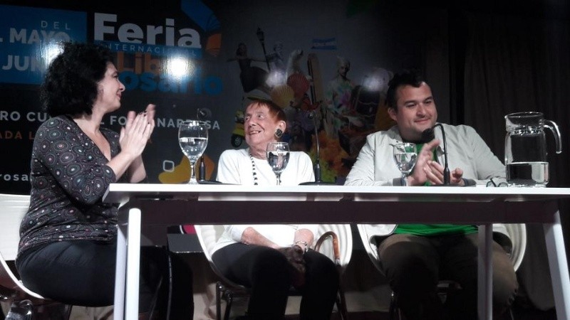 Angélica Gorodischer junto a Patricia Suárez y Lisandro Murray.