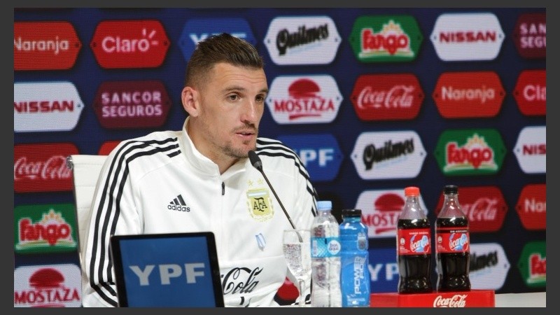 Armani en la conferencia de prensa de la selección en Ezeiza. 