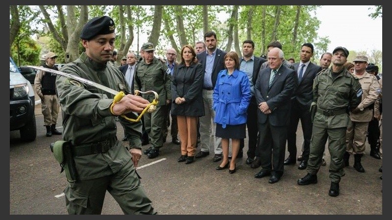 Bullrich en el arribo de gendarmes de 2016.