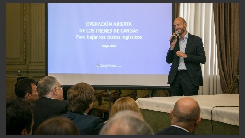 El ministro en la Bolsa de Comercio de Rosario.