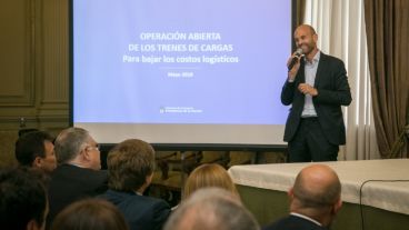El ministro en la Bolsa de Comercio de Rosario.
