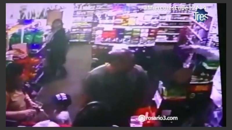 El asalto quedó registrado por las cámaras de seguridad.