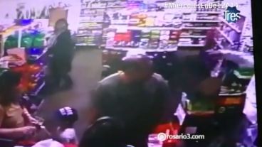 El asalto quedó registrado por las cámaras de seguridad.
