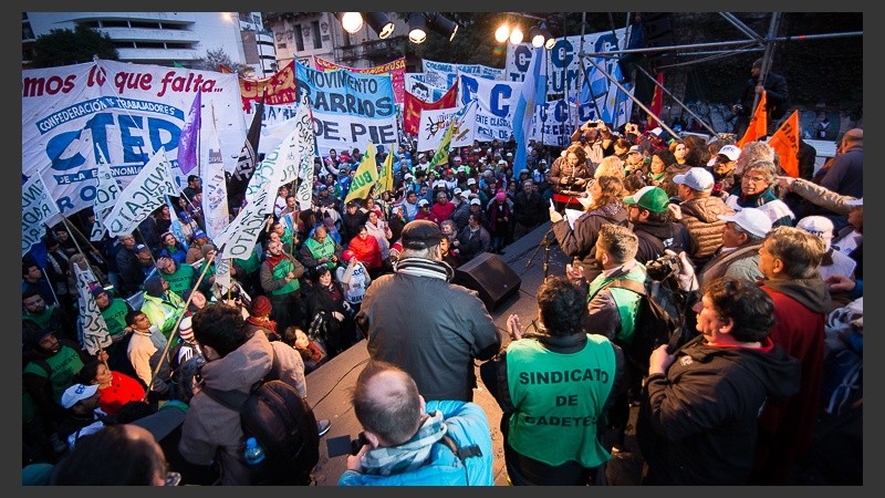Marcha federal en Rosario: el acto se realizó en la bajada Sargento Cabral este jueves.