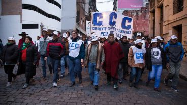 Varias columnas de personas salieron desde distintos puntos de la ciudad.