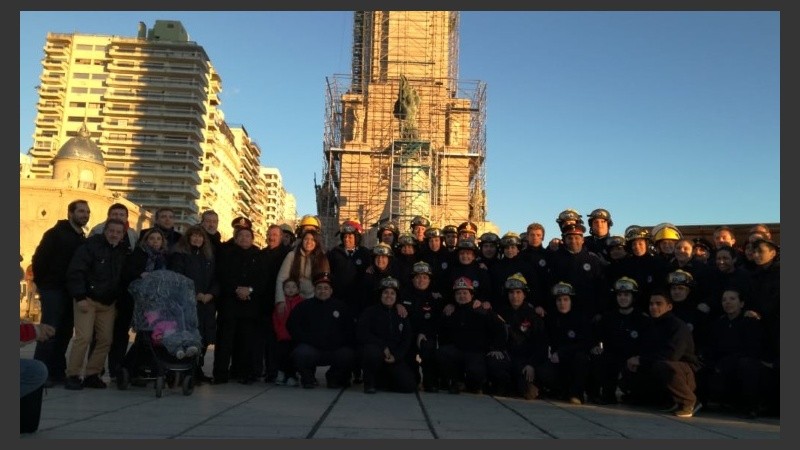 Los bomberos de Rosario celebraron en el Monumento. 